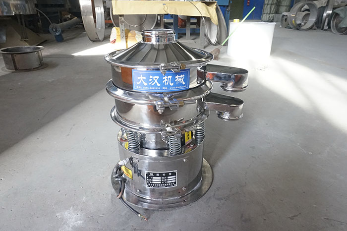 不銹鋼小型振動(dòng)篩材質(zhì)使用不銹鋼與碳制造而成。